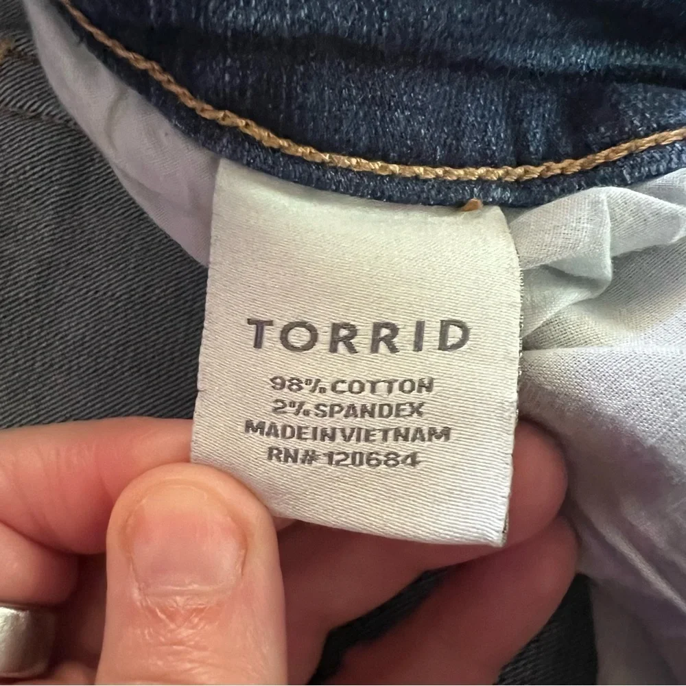 Torrid Bombshell Skinny Distressed Denim Jeans Womens size 26 Medium Wash